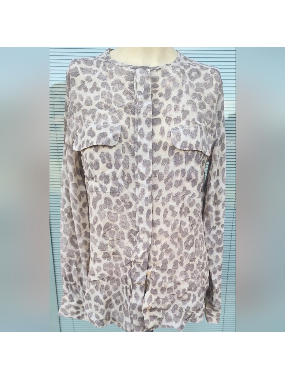 Equipment Lynn Mischievous Leopard Blouse Top Shirt Womens Med. Tan Long Sleeve
